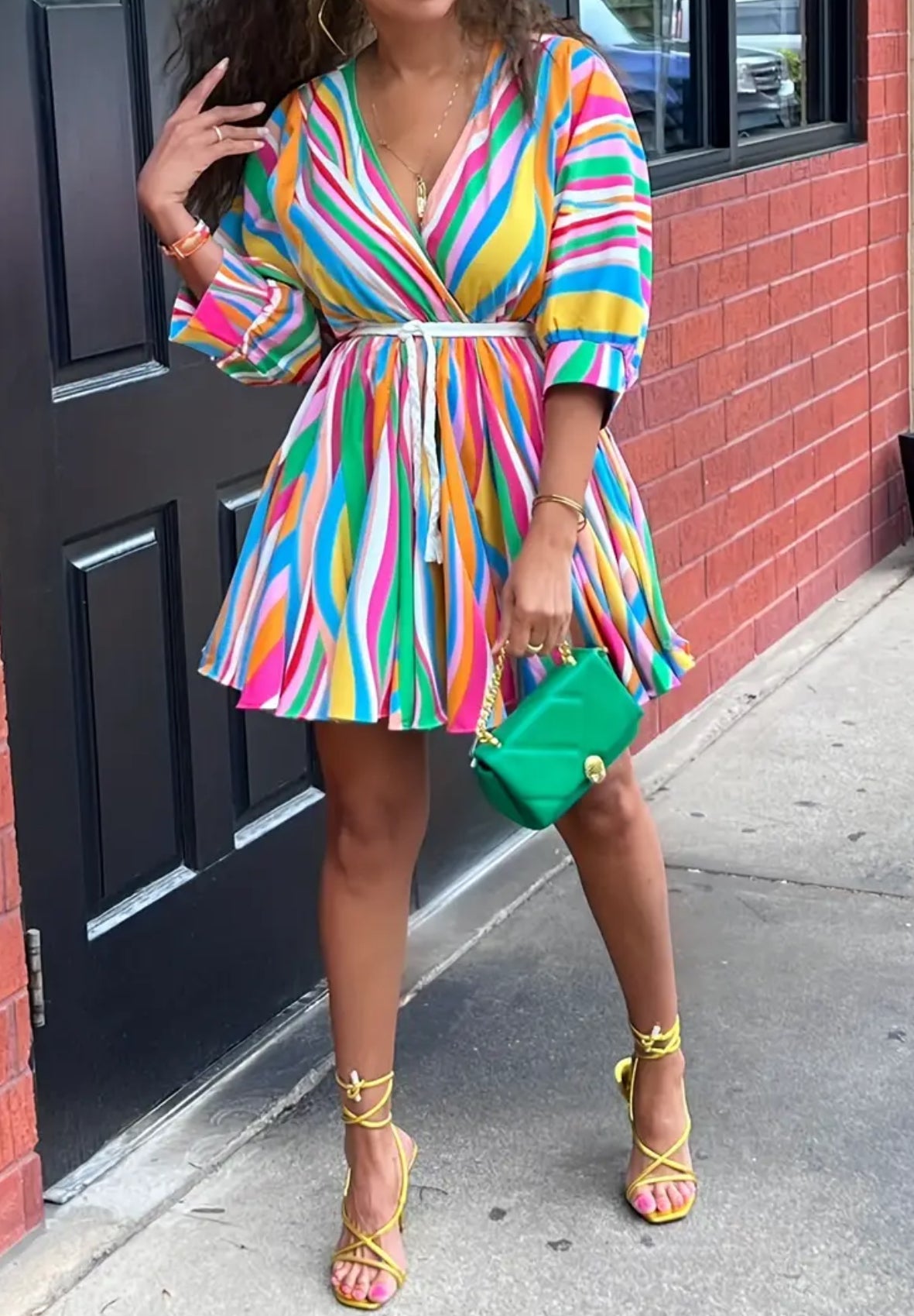 ✨Beautiful suit with brightly colored lines✨