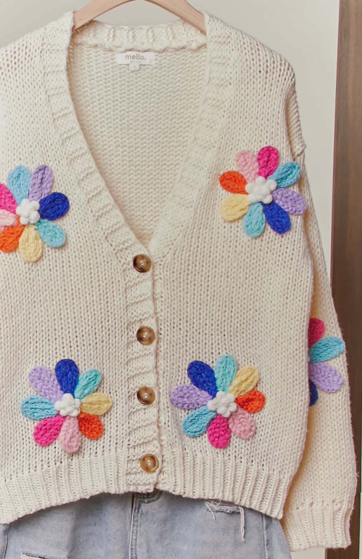 Daisy V-neck Flower Design Cardigan 🌸