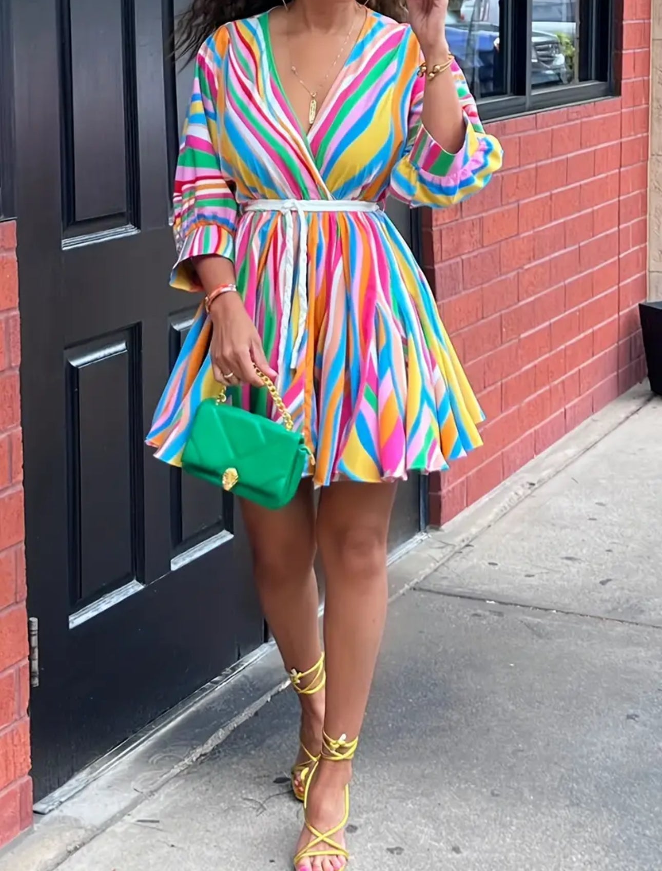 ✨Beautiful suit with brightly colored lines✨