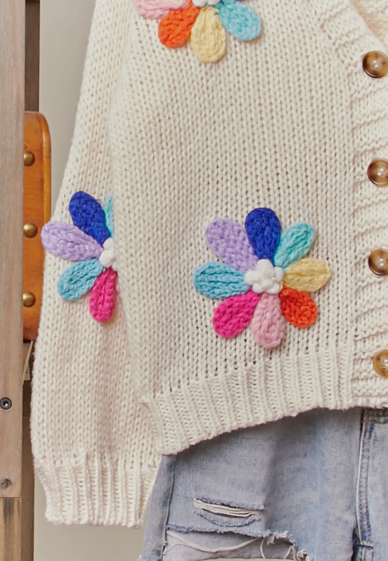 Daisy V-neck Flower Design Cardigan 🌸