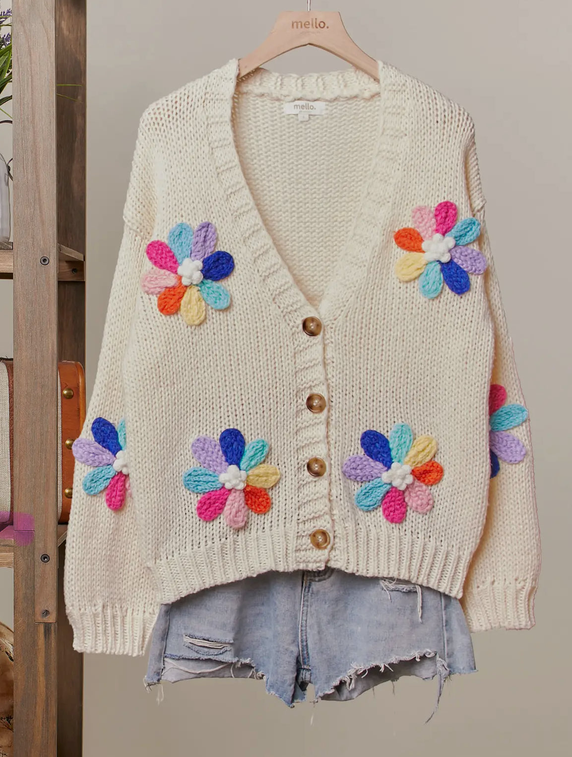 Daisy V-neck Flower Design Cardigan 🌸