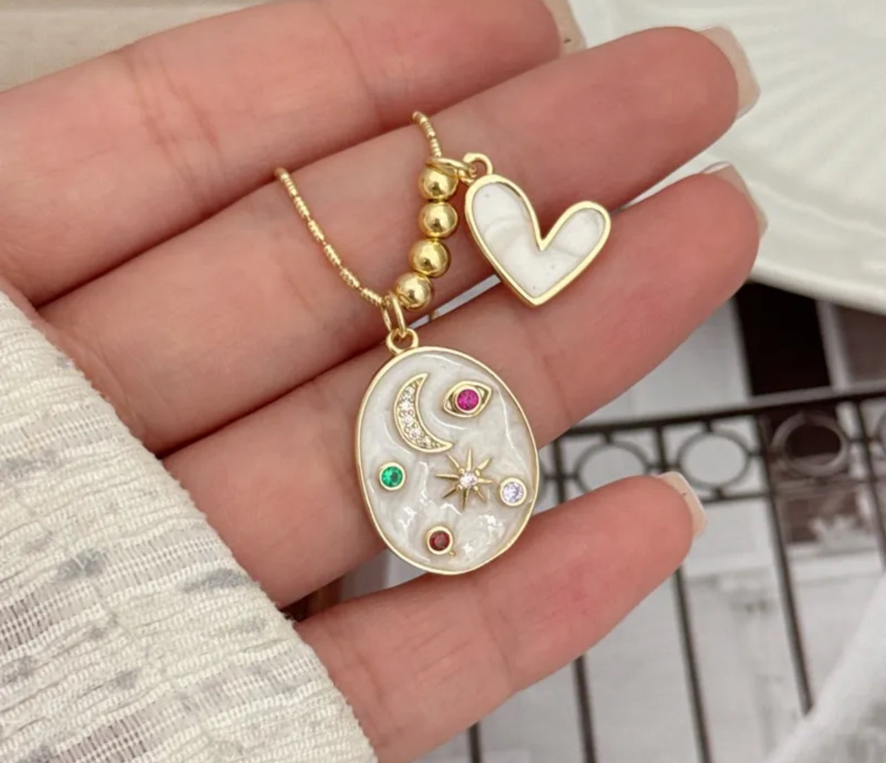 ✨Chain with half moon design, sun accompanied by a heart✨