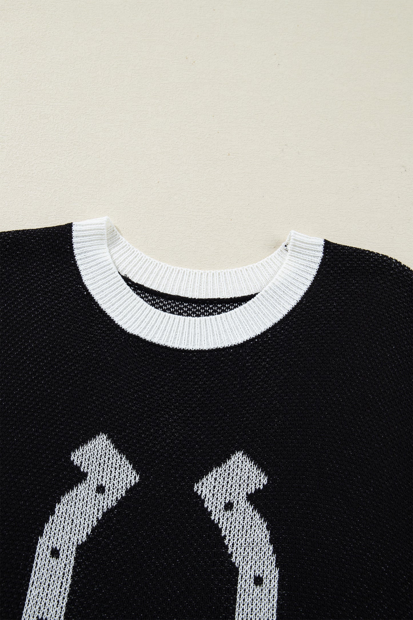 Goat Horse Shoe Pattern Contrast Trim Short Sleeve Sweater🤎