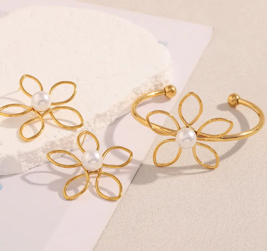 ✨Set of screens and bracelet with flower design decorated with a beautiful white pearl ✨