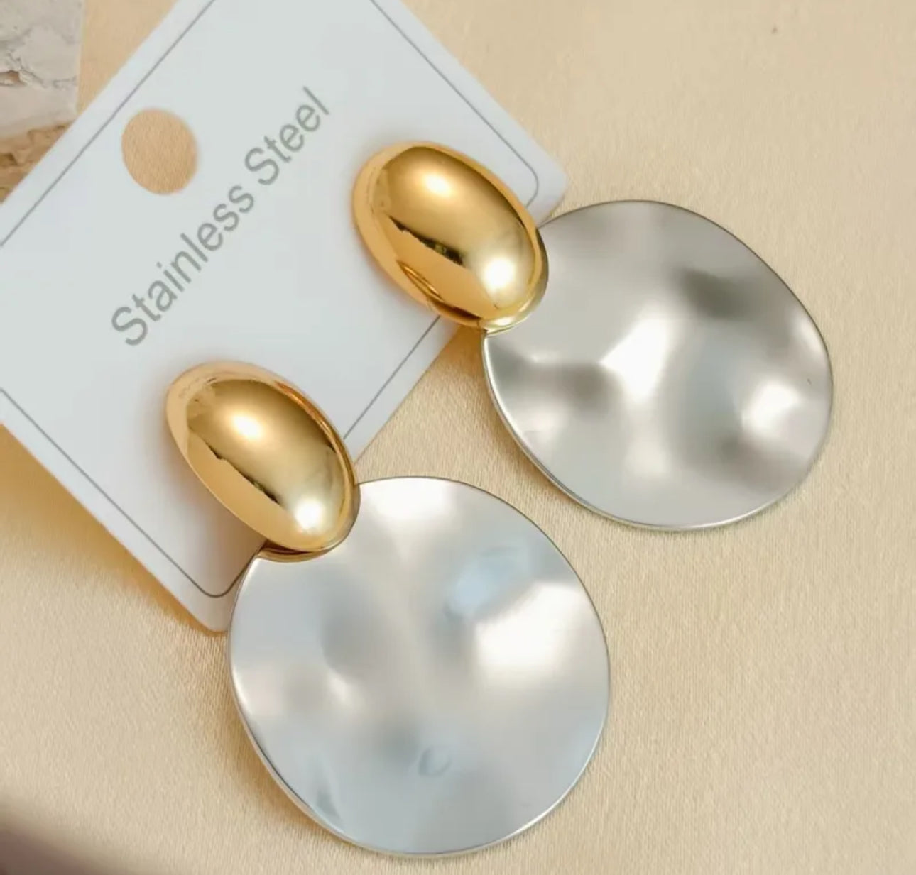 ✨Bright stainless steel round earrings for women👸🏻✨