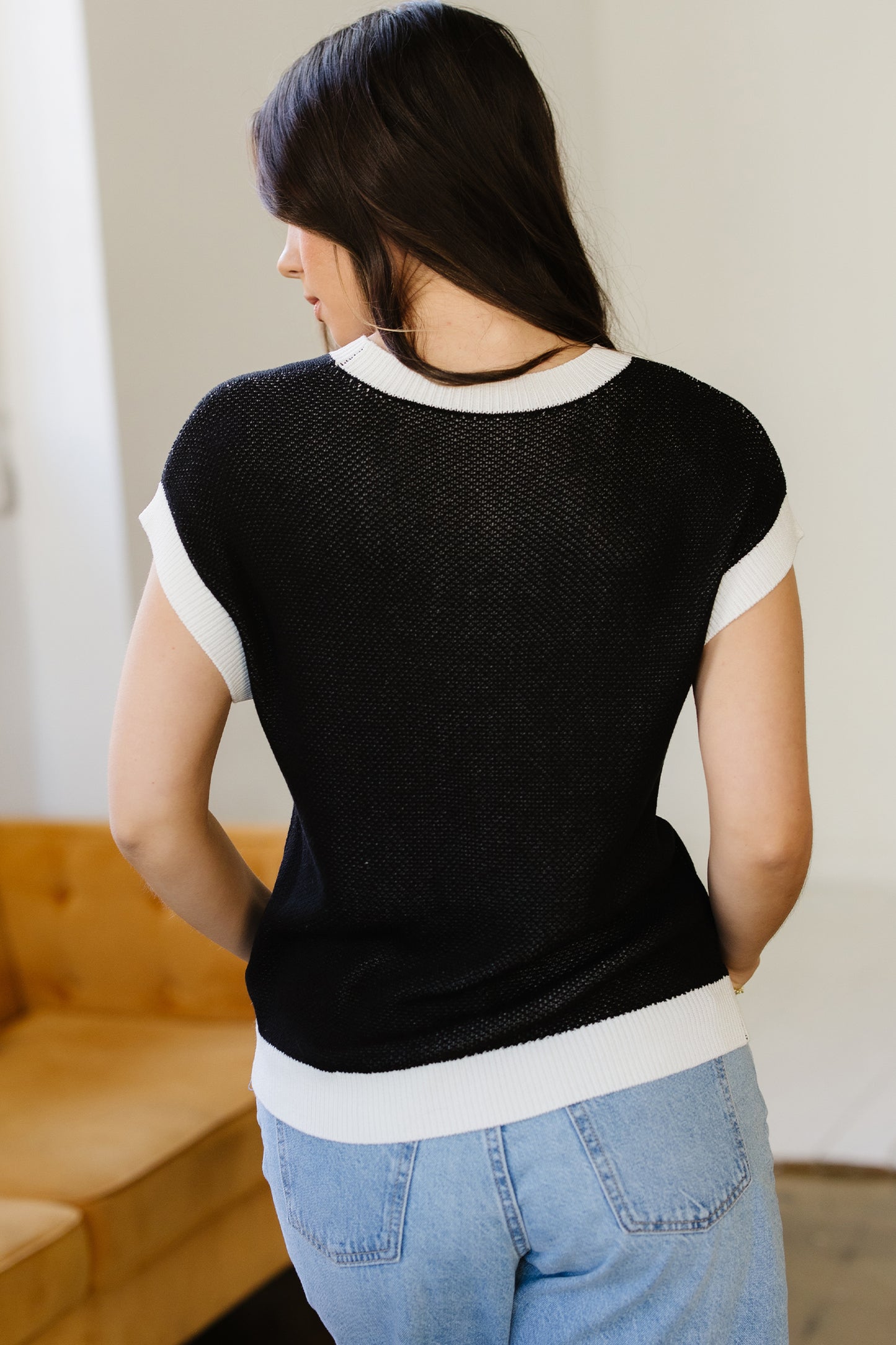Goat Horse Shoe Pattern Contrast Trim Short Sleeve Sweater🤎