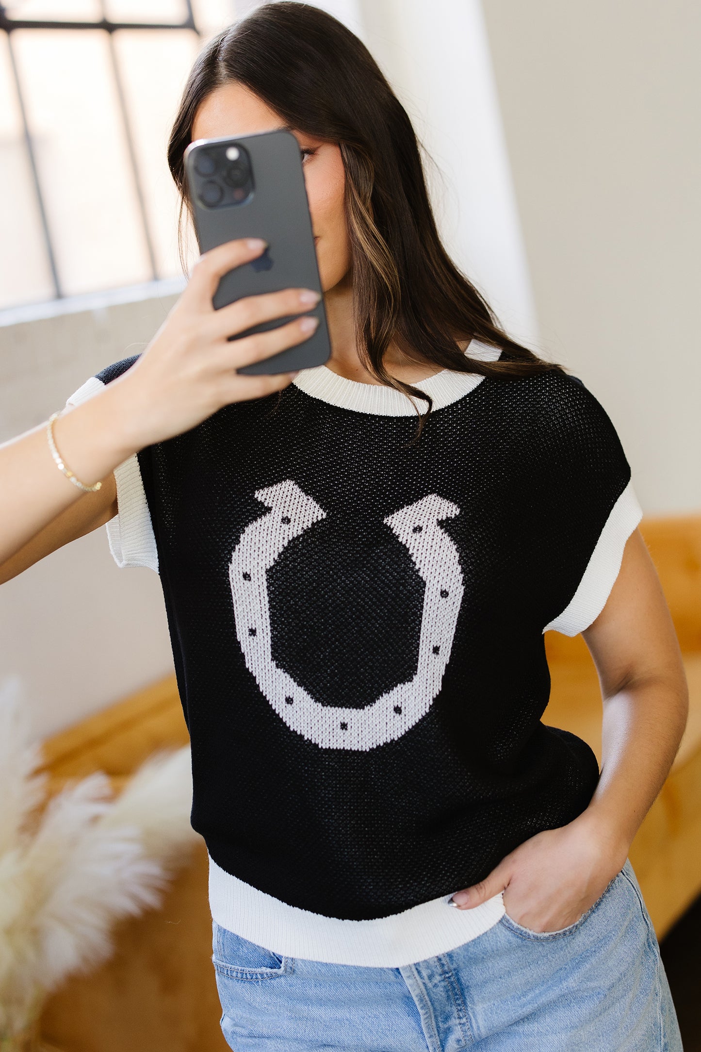 Goat Horse Shoe Pattern Contrast Trim Short Sleeve Sweater🤎
