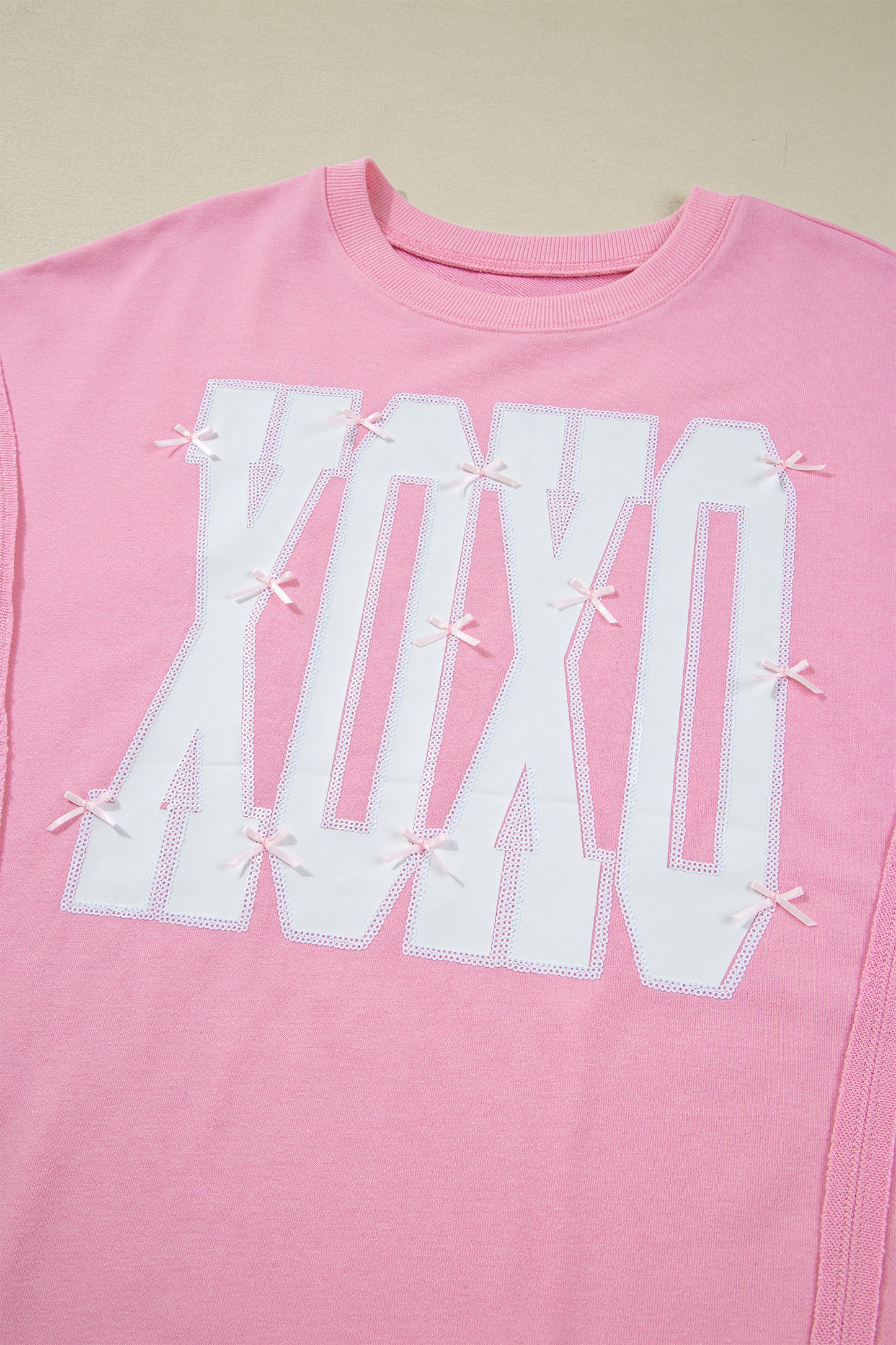 White Bow Sequin XOXO Letter Graphic Exposed Seam Baggy Sweatshirt